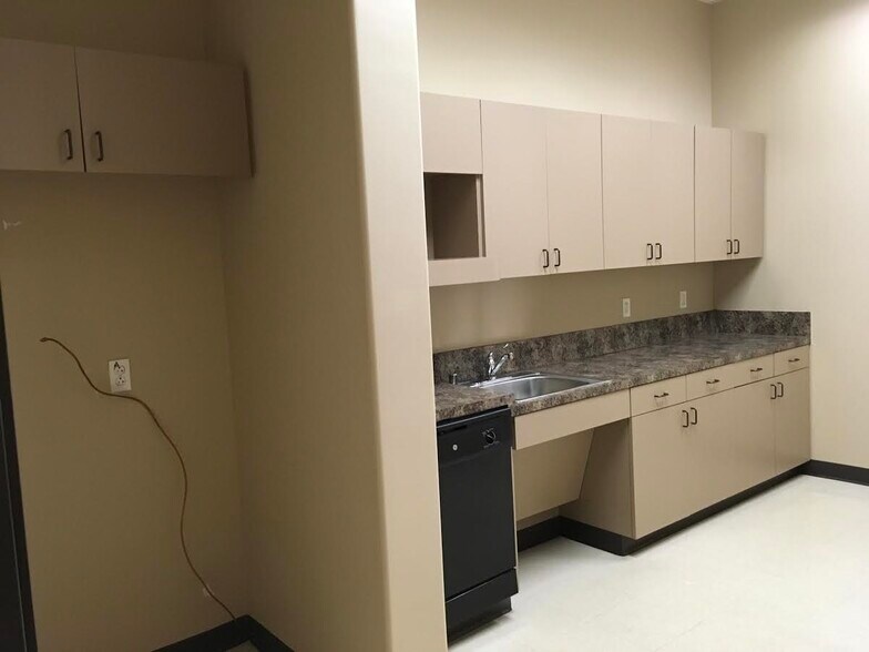 More Photos Of 5005 Colleyville Blvd, Colleyville Unknown For Lease