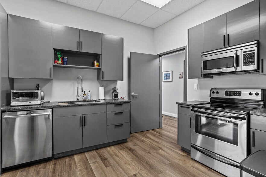 More Photos Of 206 Park Ct, Ridgeland Flex For Sale