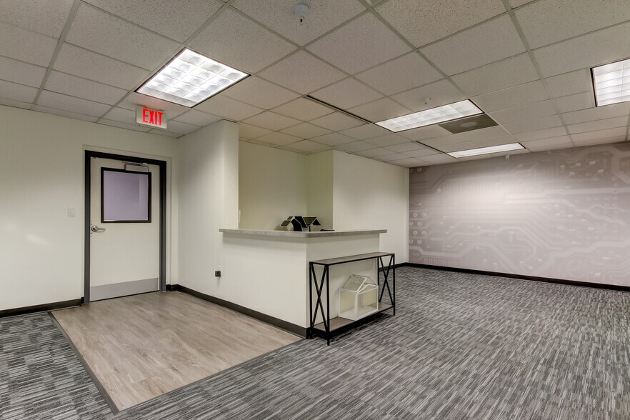 More Photos Of 12425 28th St N, Saint Petersburg Office For Lease