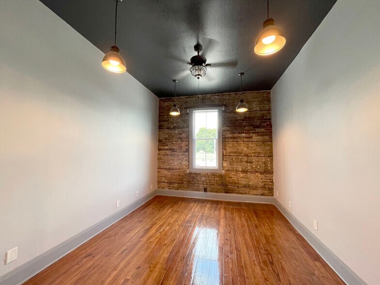 More Photos Of 1313 N Howard Ave, Tampa Office For Sale