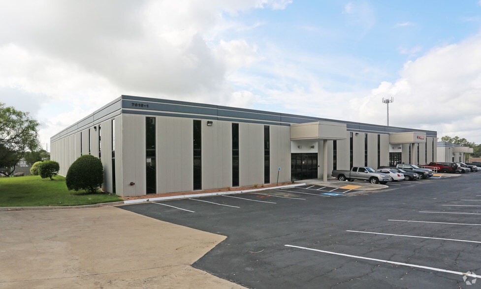 More Photos Of 7615 Metro Center Dr, Austin Warehouse For Lease