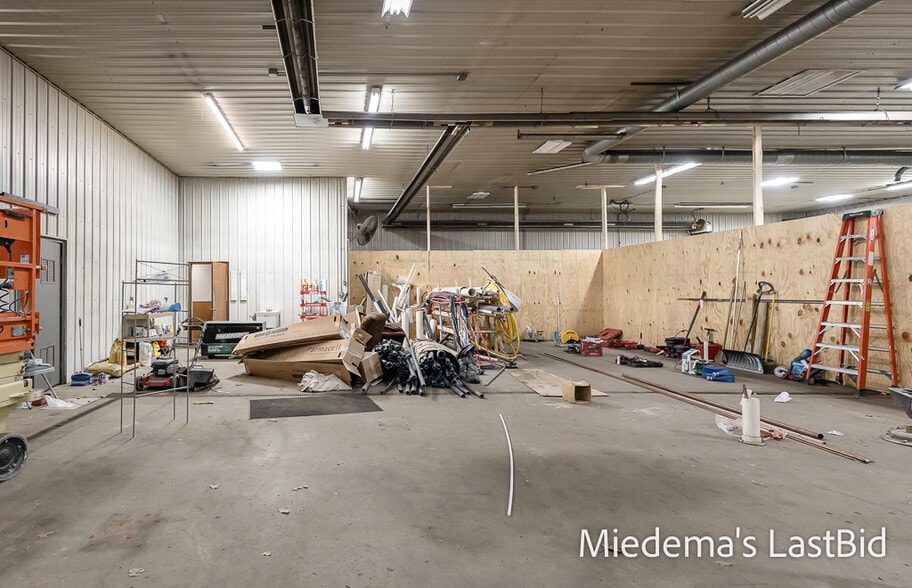 More Photos Of 409 Lentz Ct, Lansing Auto Repair For Sale