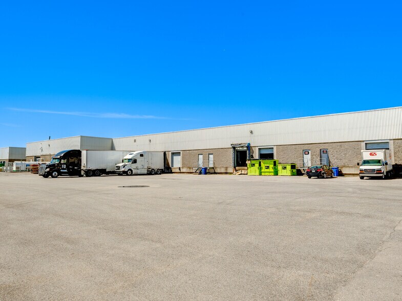 More Photos Of 1730-1850 Av 55e, Montréal Showroom For Lease