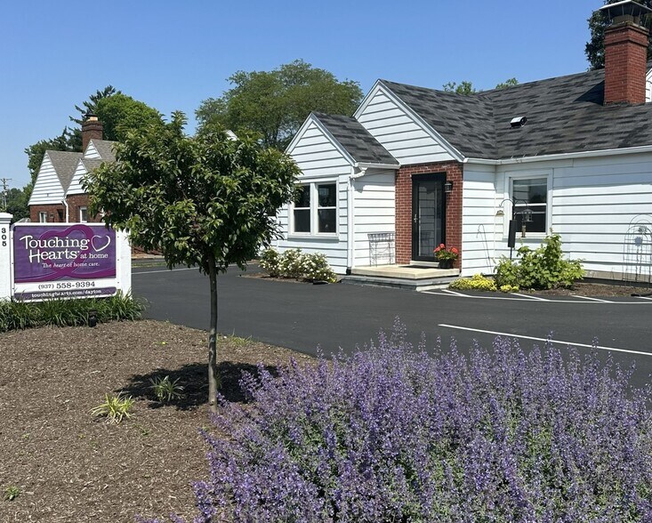 Primary Photo Of 305 E Stroop Rd, Kettering Medical For Sale