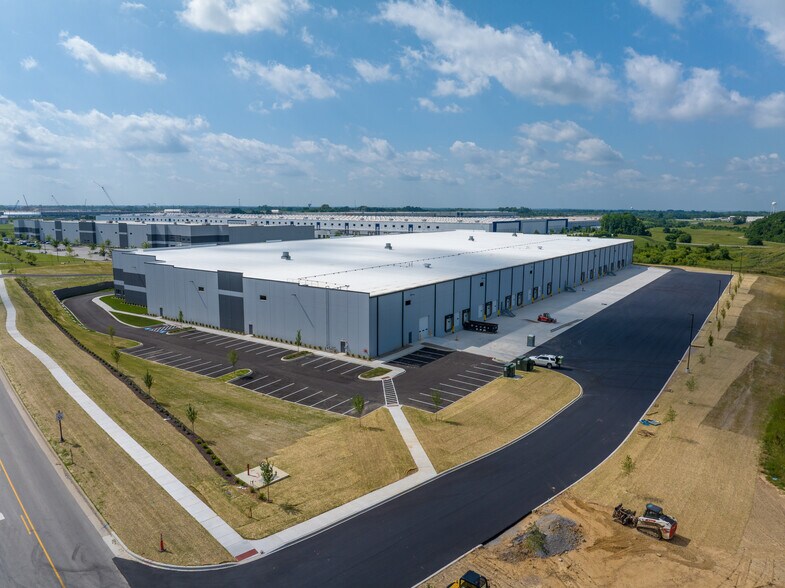 More Photos Of 331 Logistics Ave, Jeffersonville Warehouse For Lease