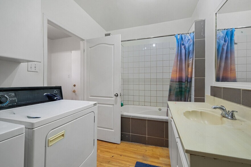 More Photos Of 202 Rochester St, Ottawa Apartments For Sale