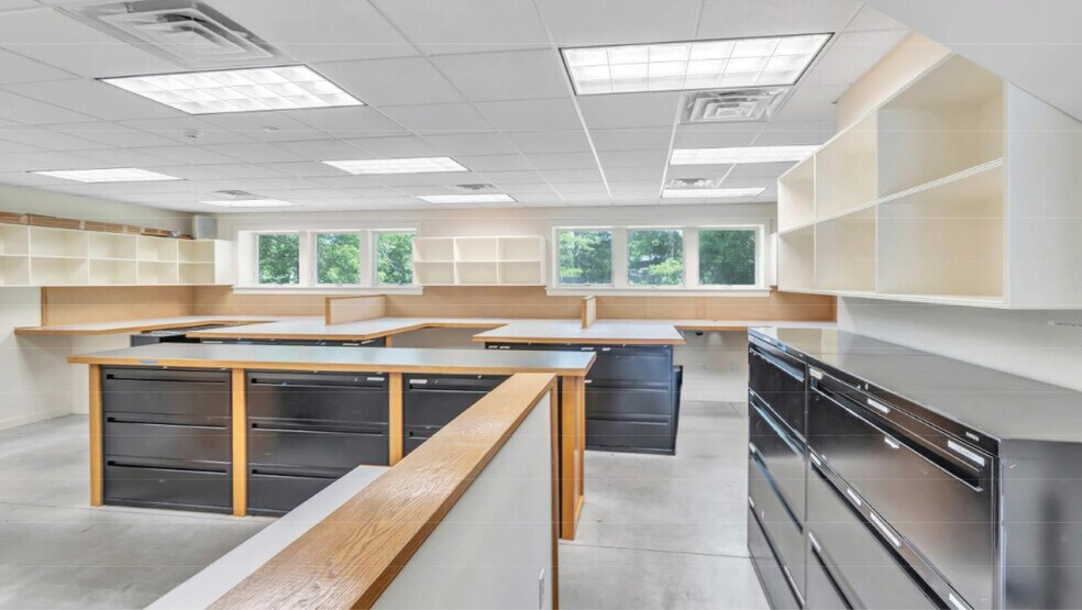 More Photos Of 921 County Road 39, Southampton Office For Sale