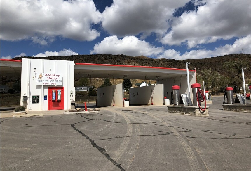 More Photos Of 528 County Rd, Evanston General Retail For Sale