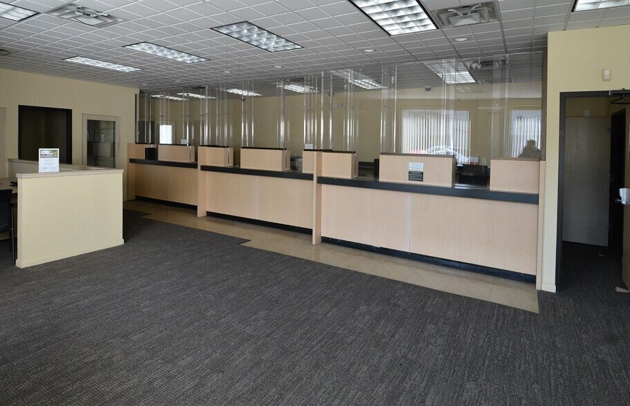 More Photos Of 545 Shaler Blvd, Ridgefield Storefront Retail Office For Lease