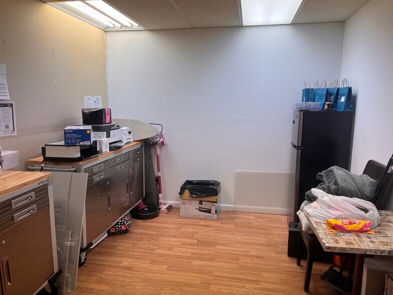 More Photos Of 421 E 3rd St, Bloomington Storefront For Lease