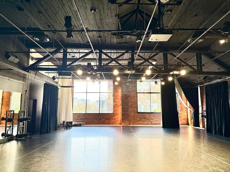 More Photos Of 1621 12th Ave, Seattle Storefront For Lease