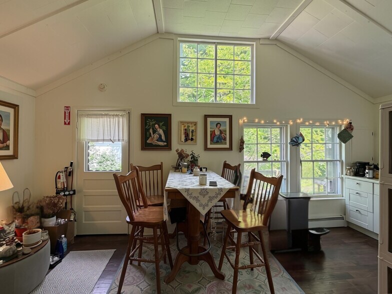 More Photos Of 53470 NY-30 Hwy, Roxbury Flex For Sale