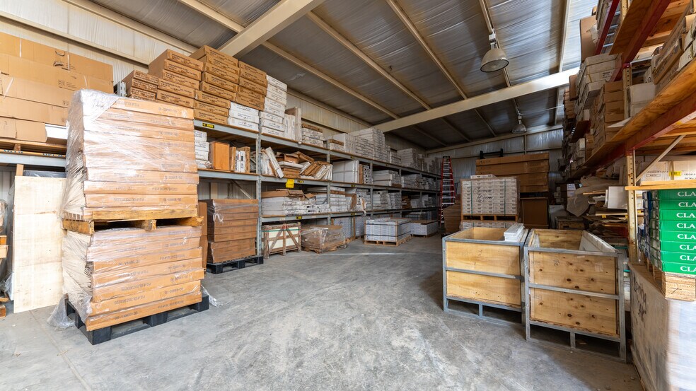 More Photos Of 19850 Houston Rd, Lebanon Showroom For Sale