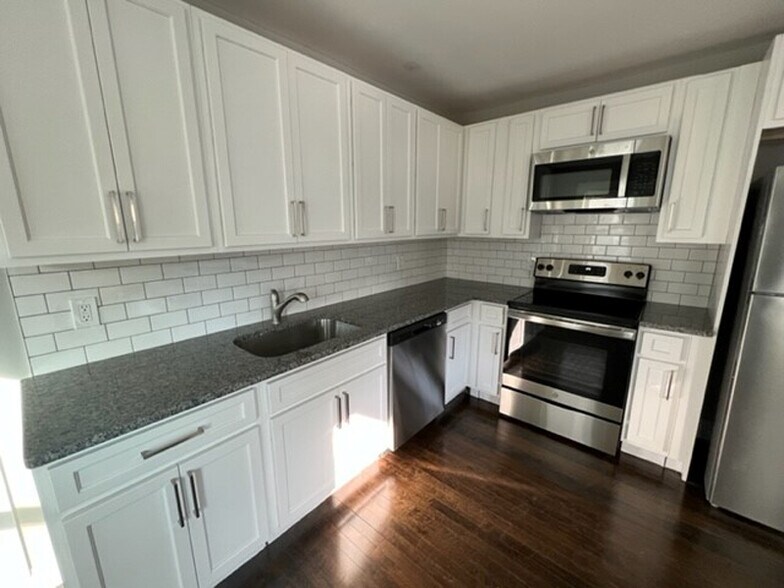 More Photos Of 12-20 Knox St Ct, Manchester Apartments For Sale