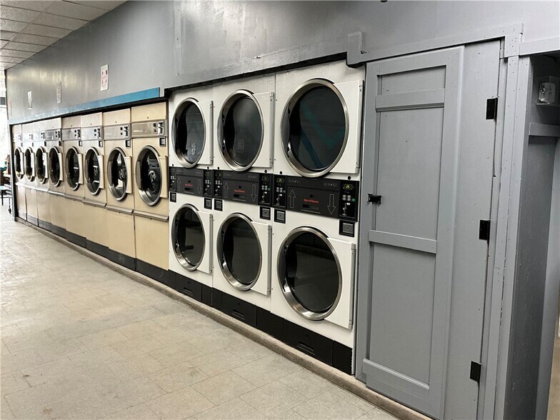 More Photos Of 18 Lafayette Park, Oxford General Retail For Sale