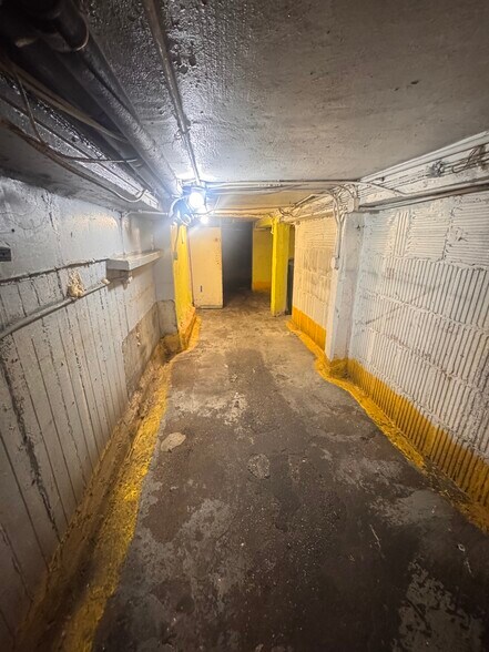 More Photos Of 650 Tenth Ave, New York Apartments For Lease