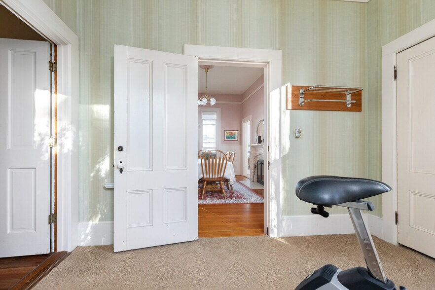 More Photos Of 704 N Main St, Coupeville Hospitality For Sale