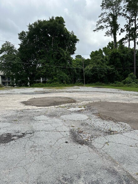 More Photos Of 2445 SW 13th St, Gainesville Storefront Retail Office For Sale