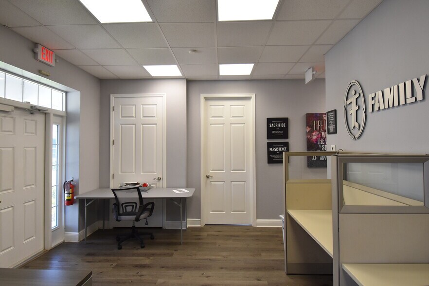 More Photos Of 1377 Providence Rd, Brandon Medical For Lease