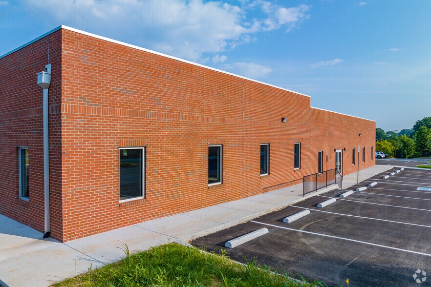 More Photos Of 101 Otis Smith Dr, Clarksville Medical For Lease