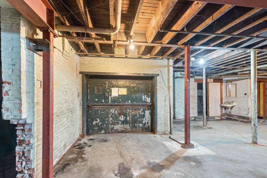 More Photos Of 254 Minot Ave, Auburn Warehouse For Sale