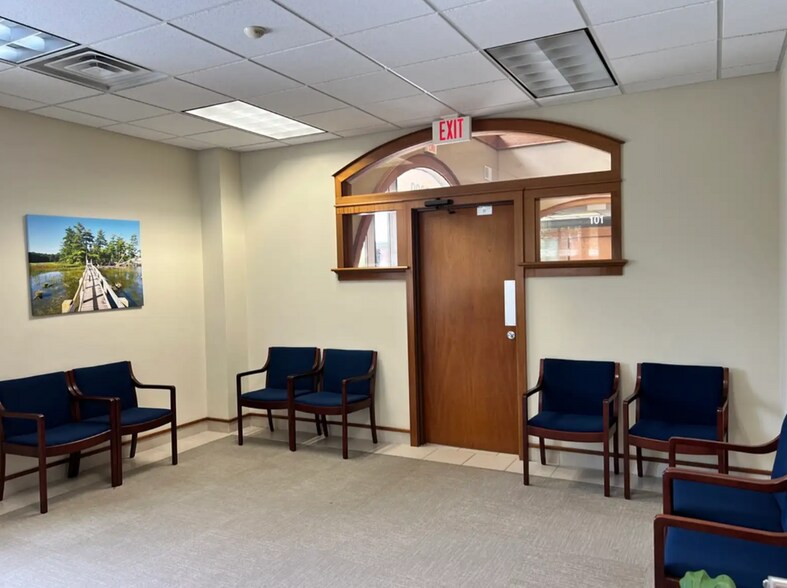 More Photos Of 3300 Eagle Run Dr NE, Grand Rapids Medical For Lease