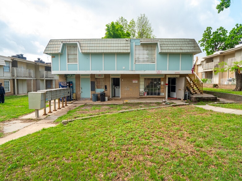 More Photos Of 5924 NW 10th St, Oklahoma City Apartments For Sale