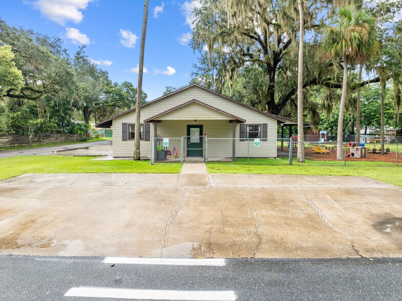 More Photos Of 102 S Highland St, Bushnell Daycare Center For Sale