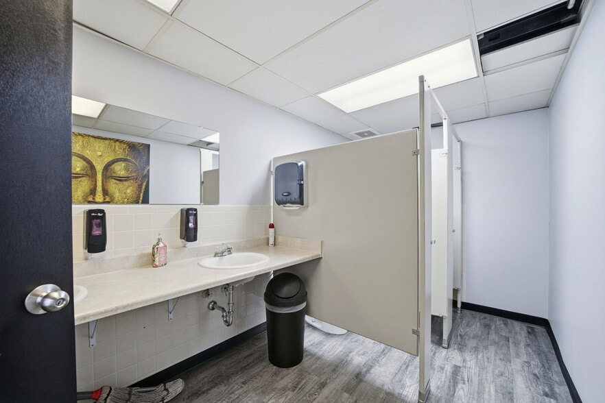 More Photos Of 225 S Academy Blvd, Colorado Springs Office For Sale