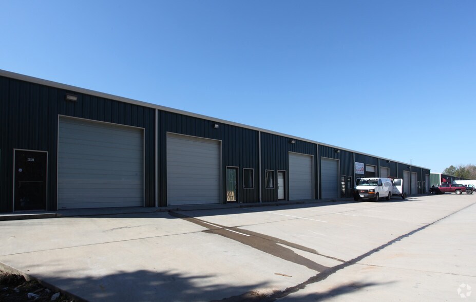 More Photos Of 14543 Highway 105 W, Conroe Flex For Lease