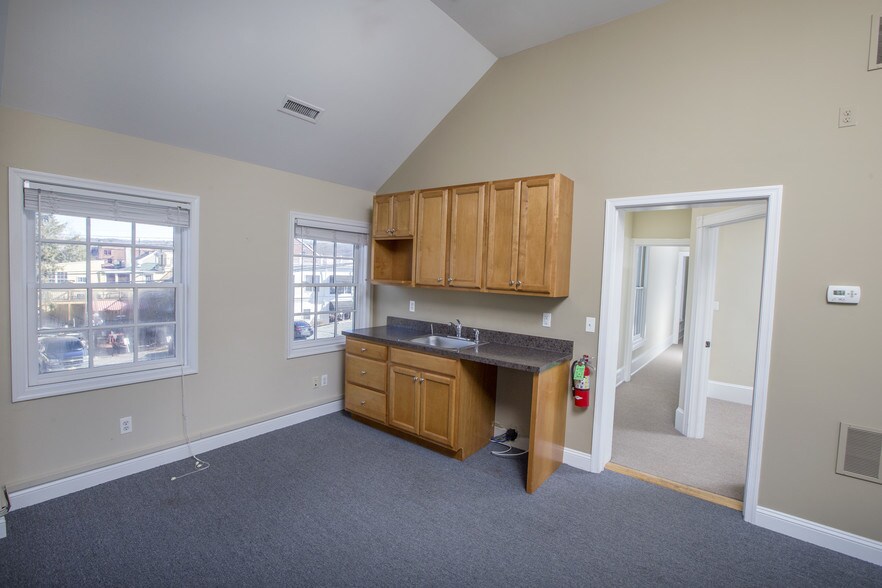More Photos Of 30 W Bridge St, New Hope Freestanding For Lease