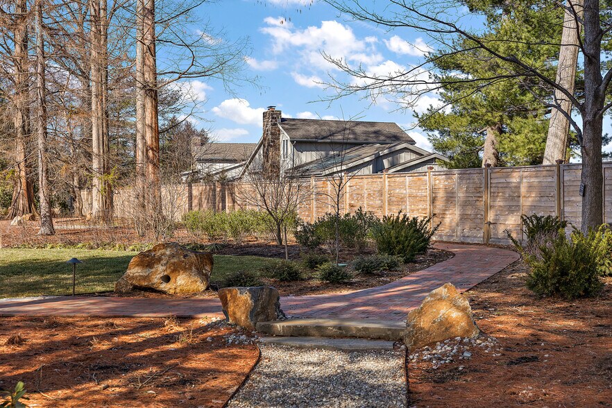 More Photos Of 3705 Kennett Pike, Greenville Office For Lease