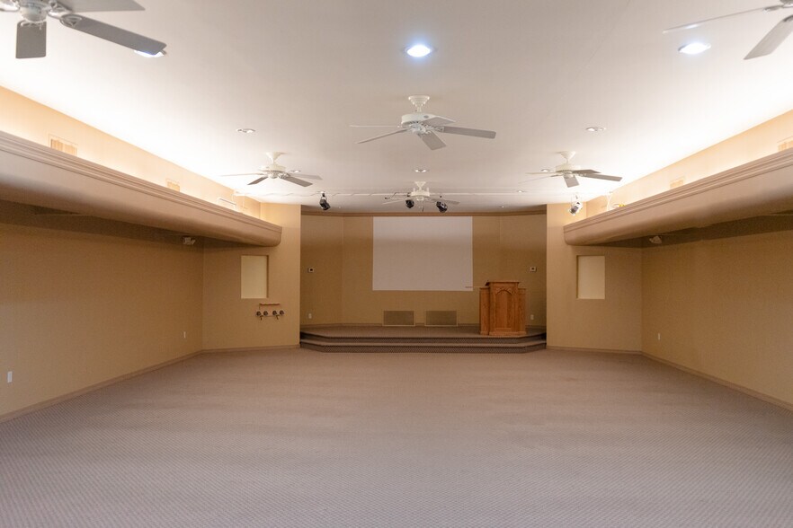 More Photos Of 7614 N 43rd Ave, Glendale Specialty For Sale