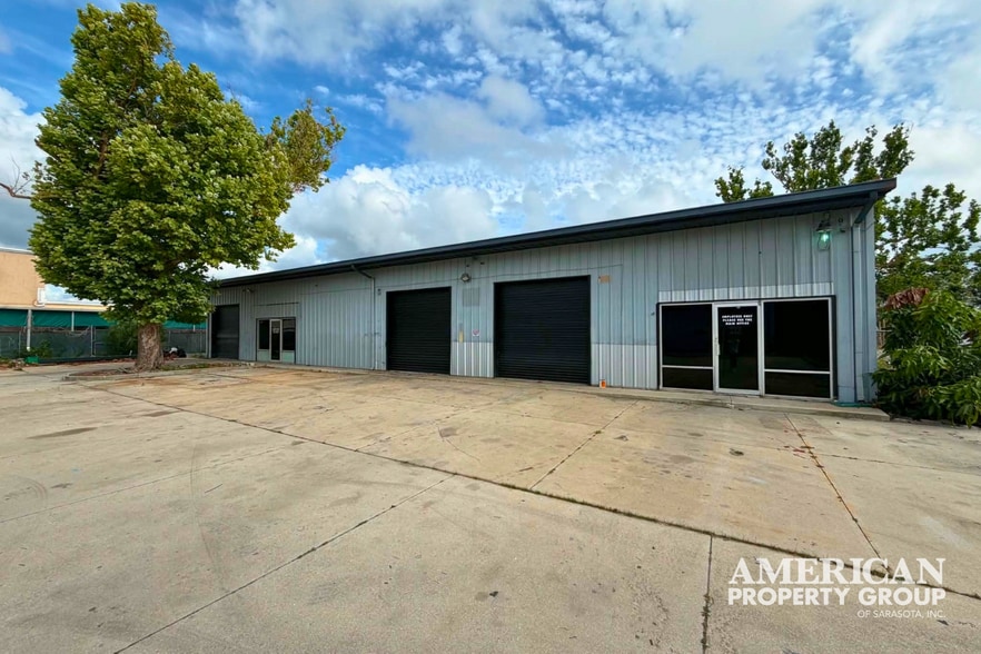 Primary Photo Of 1156 Gillespie Ave, Sarasota Warehouse For Lease