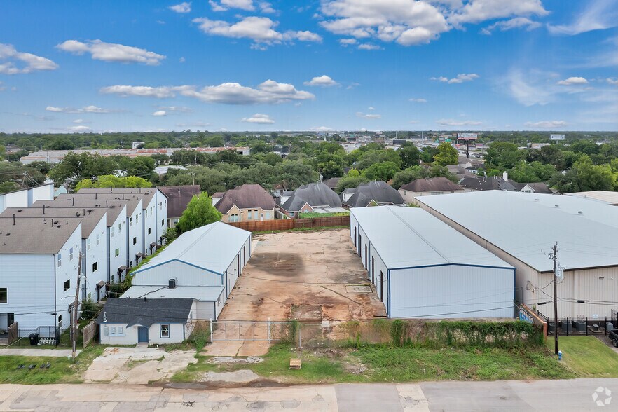 More Photos Of 1923 Kolfahl St, Houston Warehouse For Lease