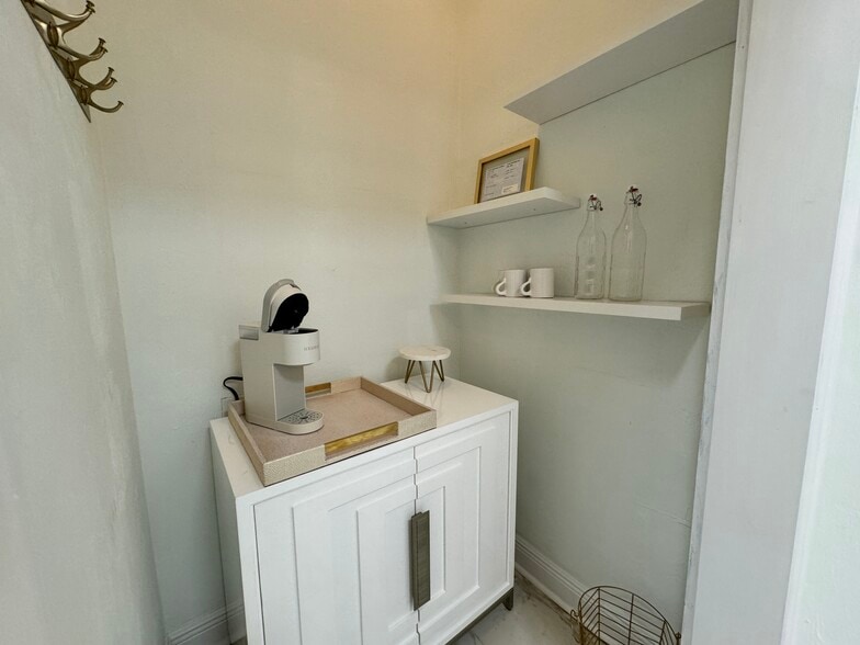 More Photos Of 224 E Garden St, Pensacola Apartments For Sale