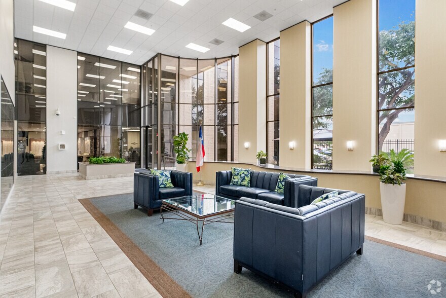 More Photos Of 8554 Katy Fwy, Houston Unknown For Lease