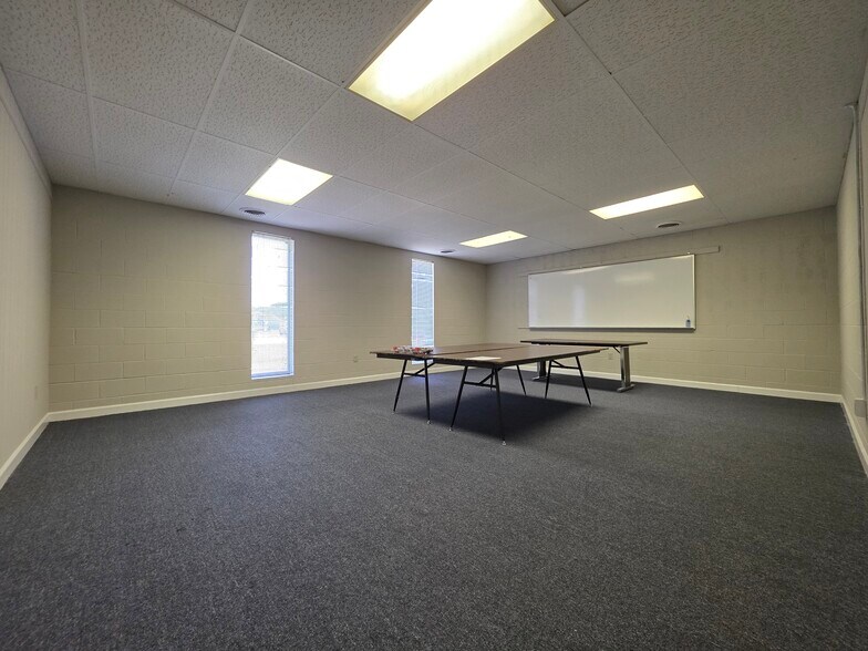 More Photos Of 404 St Andrews Dr, Greenville Office For Lease