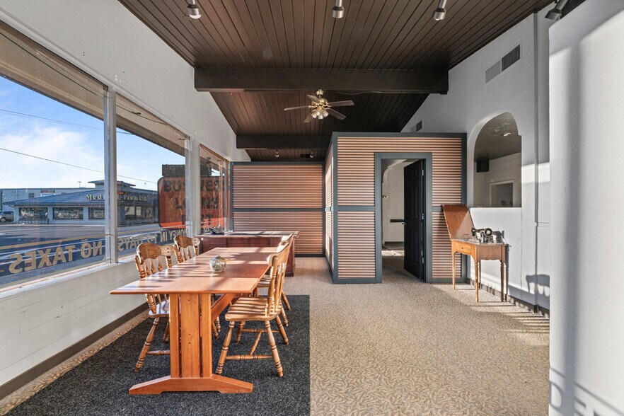 More Photos Of 603 S Riverside Ave, Medford General Retail For Sale