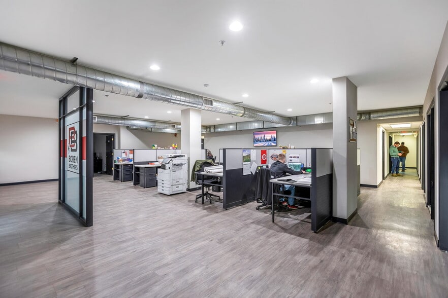 More Photos Of 808 Rhoads Ave, Columbus Warehouse For Lease