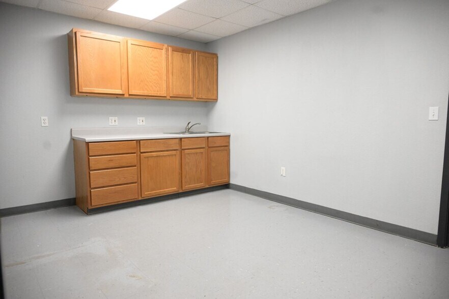 More Photos Of 3611 E State Highway 158, Midland Unknown For Lease