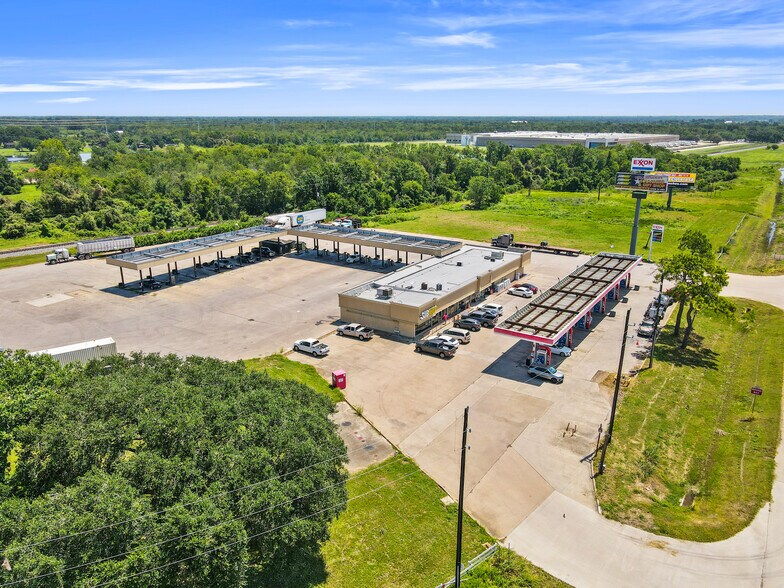 More Photos Of 5168 NE I 10 Frontage Rd, Sealy Service Station For Sale
