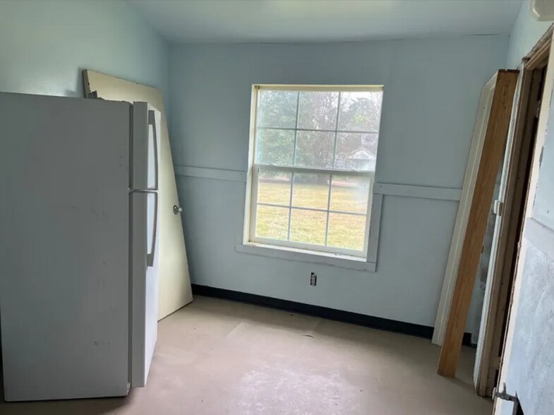 More Photos Of 569 Bear Dr, Timpson Medical For Sale