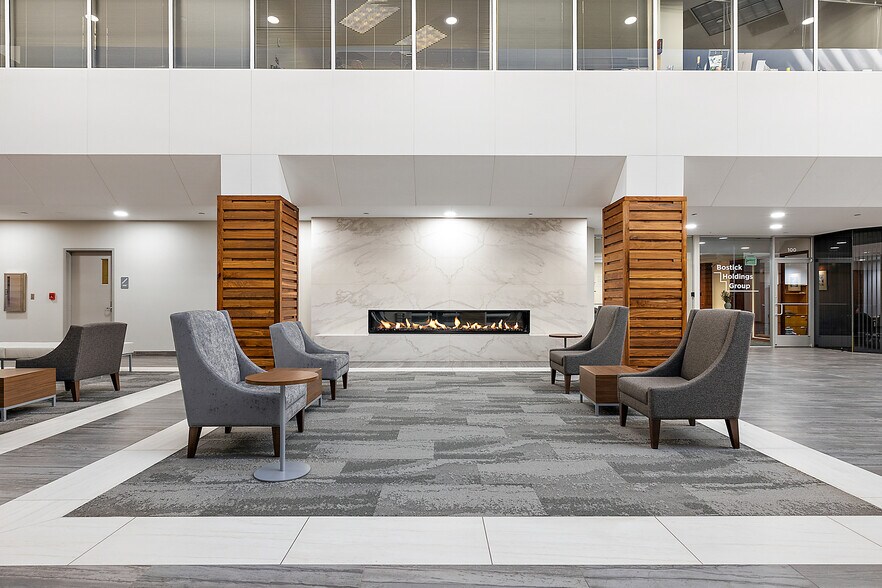 More Photos Of 801-803 W Big Beaver Rd, Troy Office For Lease