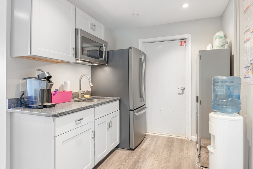 More Photos Of 544 Pearl Rd, Brunswick Freestanding For Sale