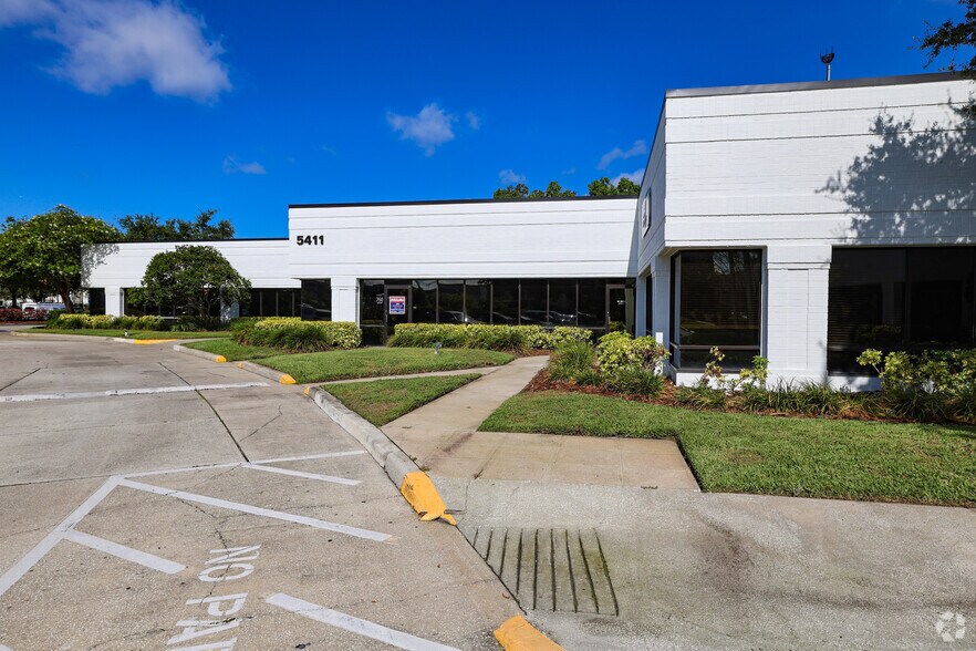 More Photos Of 5402-5460 Beaumont Center Blvd, Tampa Unknown For Lease
