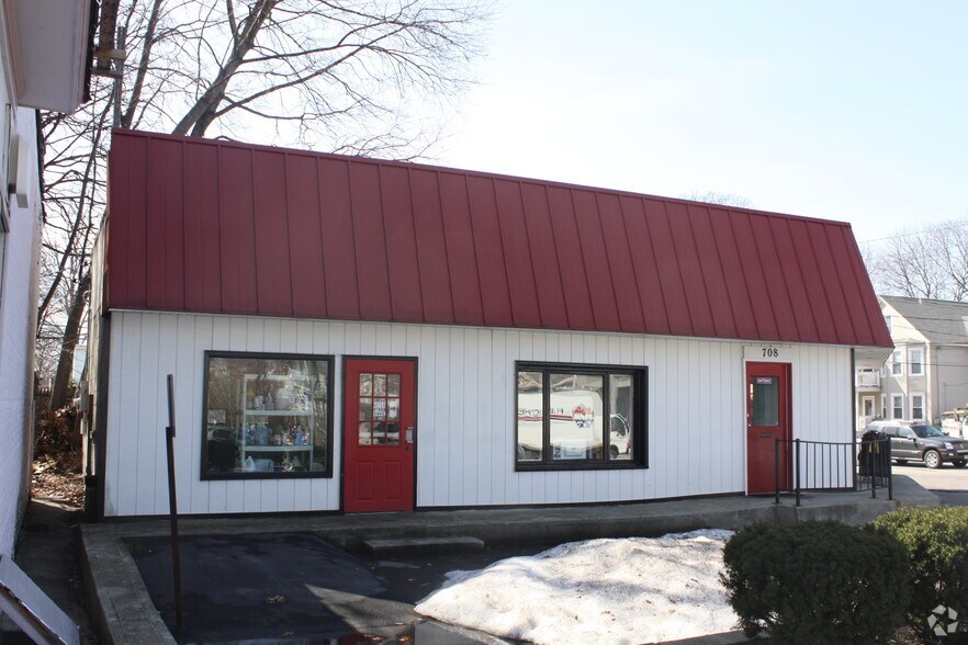 More Photos Of 708 Main St, Poughkeepsie Freestanding For Sale