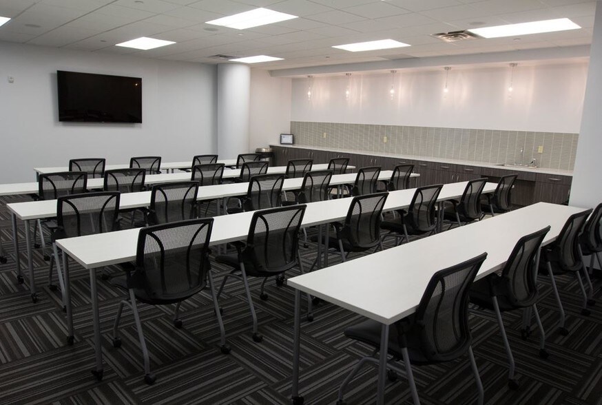 More Photos Of 5055 Keller Springs Rd, Addison Office For Sale