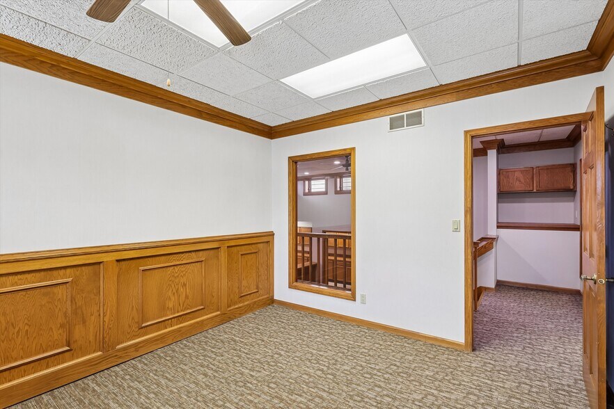 More Photos Of 535 Main St, Ames Office For Lease