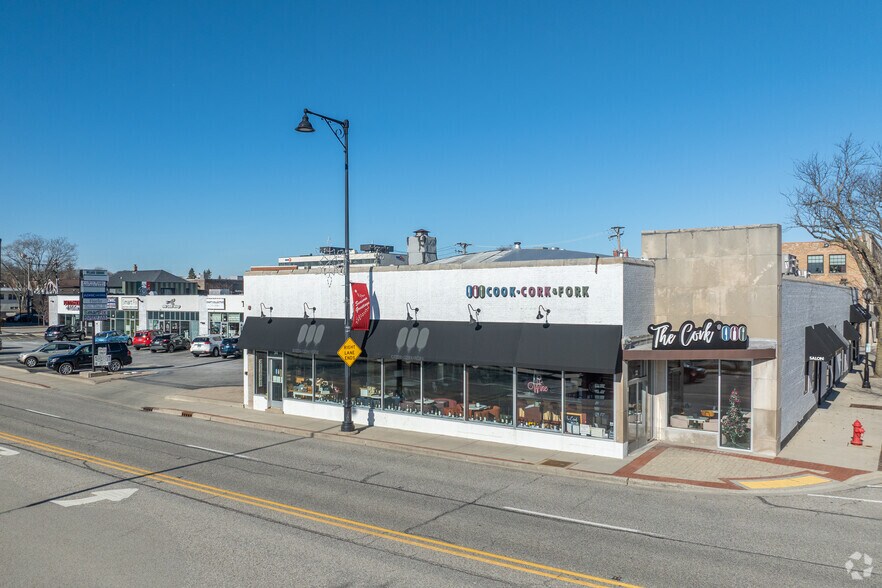More Photos Of 32-60 W Palatine Rd, Palatine Storefront For Lease